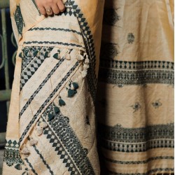 Handwoven Golden Black Tussar Silk Weaving Border Mekhela Chadar